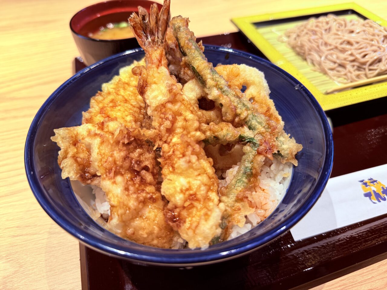 高知県初出店の「てんや高知インター店」のオールスター天丼