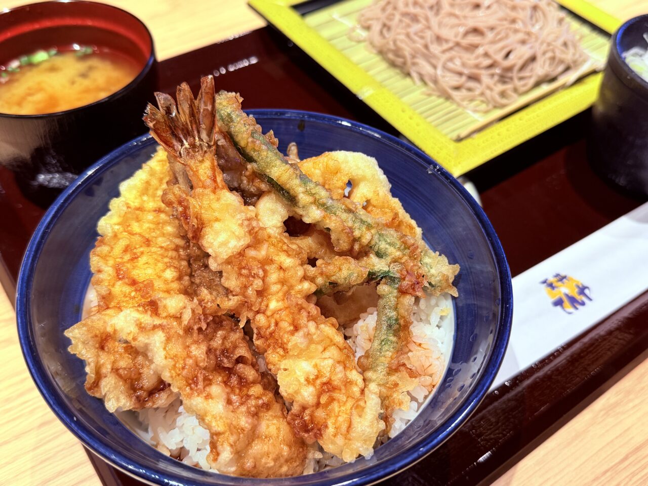 高知県初出店の「てんや高知インター店」のオールスター天丼