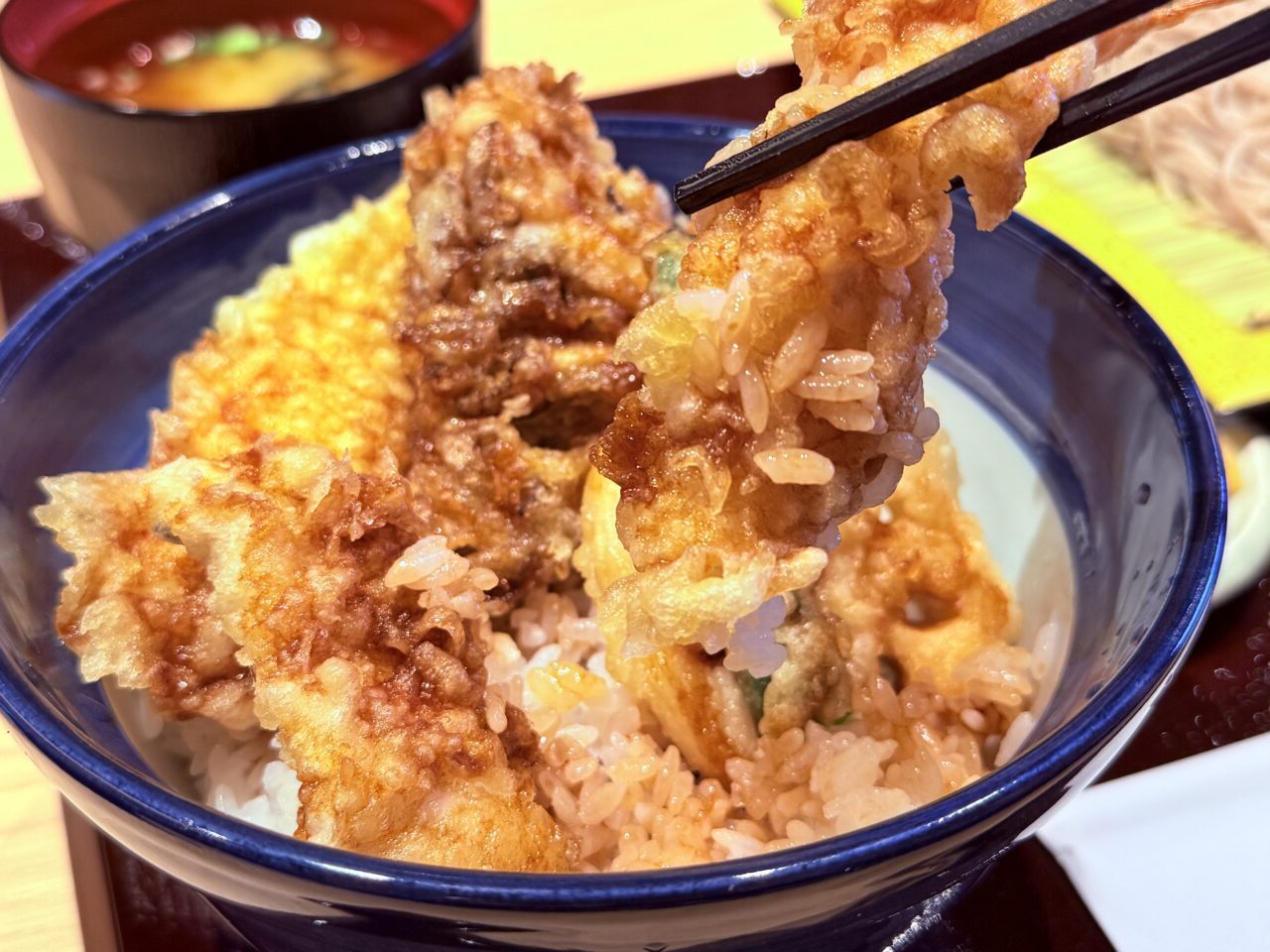高知県初出店の「てんや高知インター店」のオールスター天丼