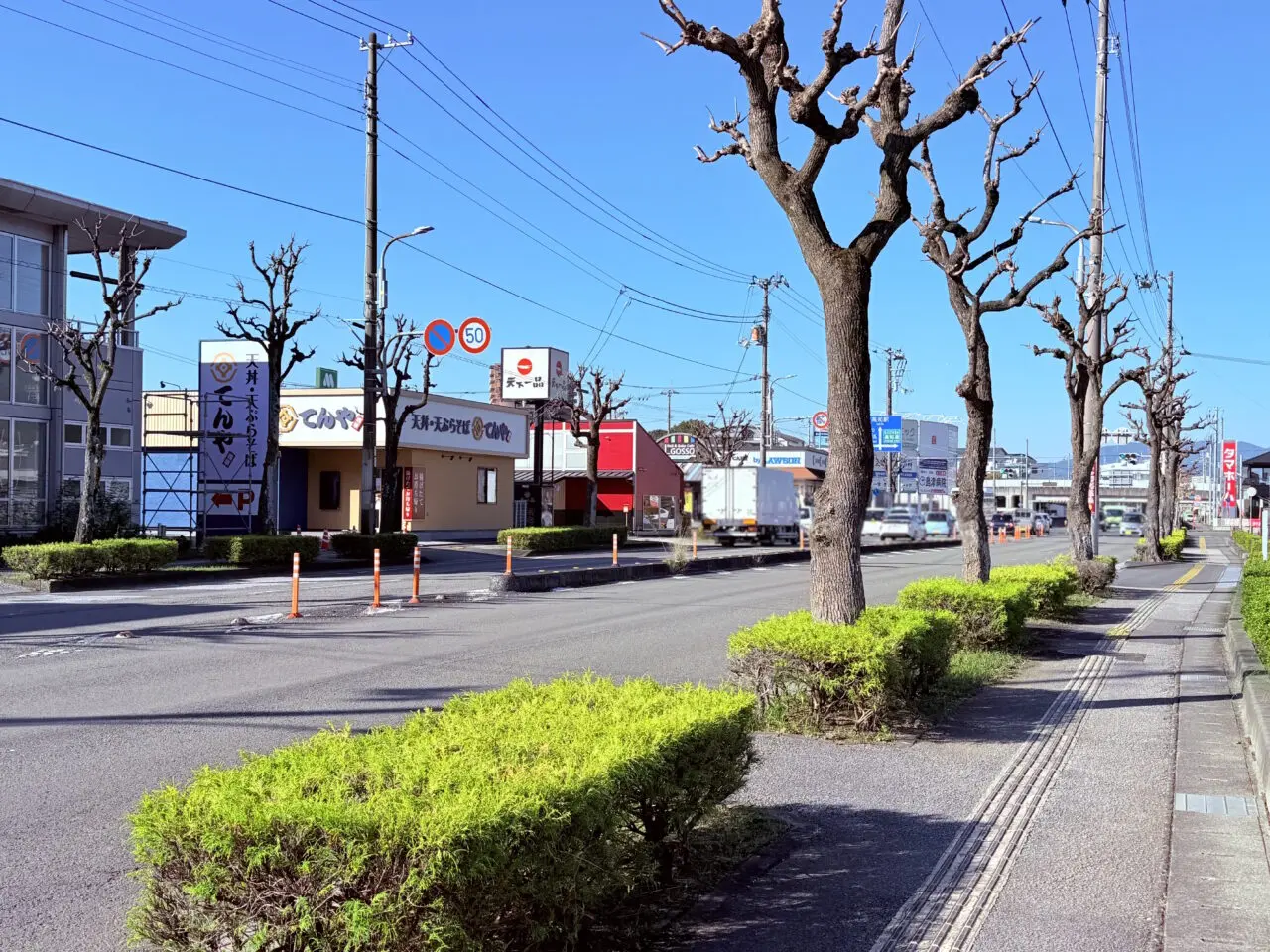 2025年11月27日にオープン予定の「てんや 高知インター店」の外観