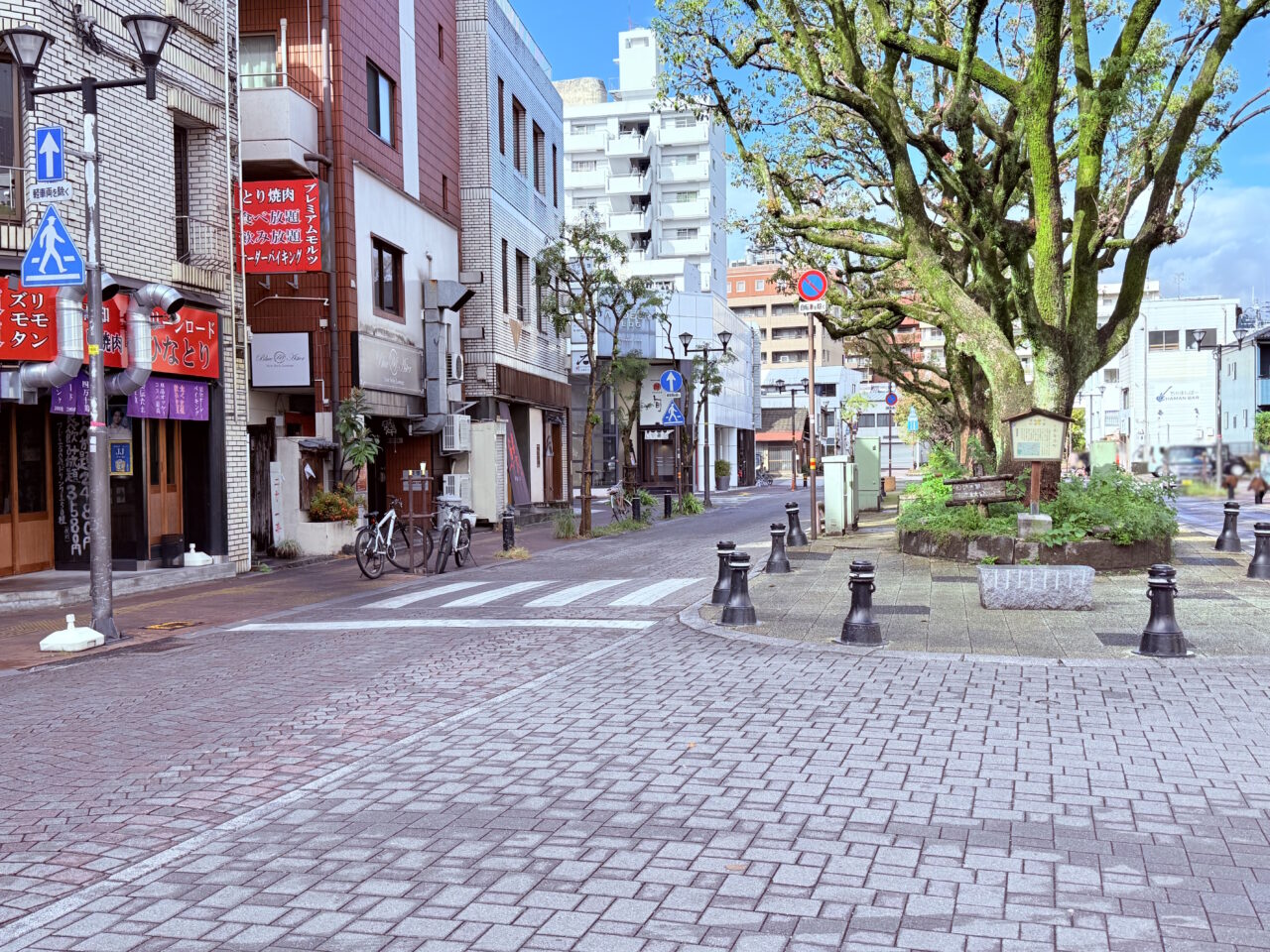 2025年11月28日に閉店するグリーンロードの「鰻FUJI」の周辺の様子