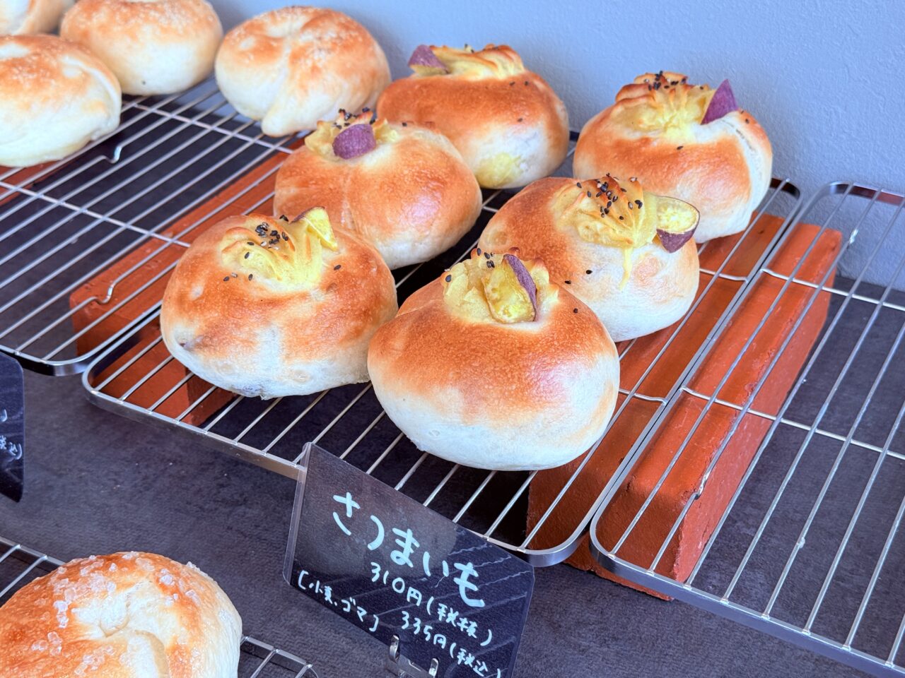 2025年12月6日にプレオープンしたベーグルとカヌレのお店「a lot of bagel」のベーグル