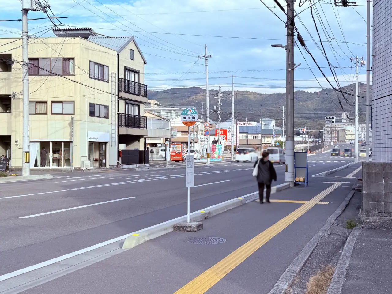 2025年12月6日にプレオープンしたベーグルとカヌレのお店「a lot of bagel」の周辺の様子