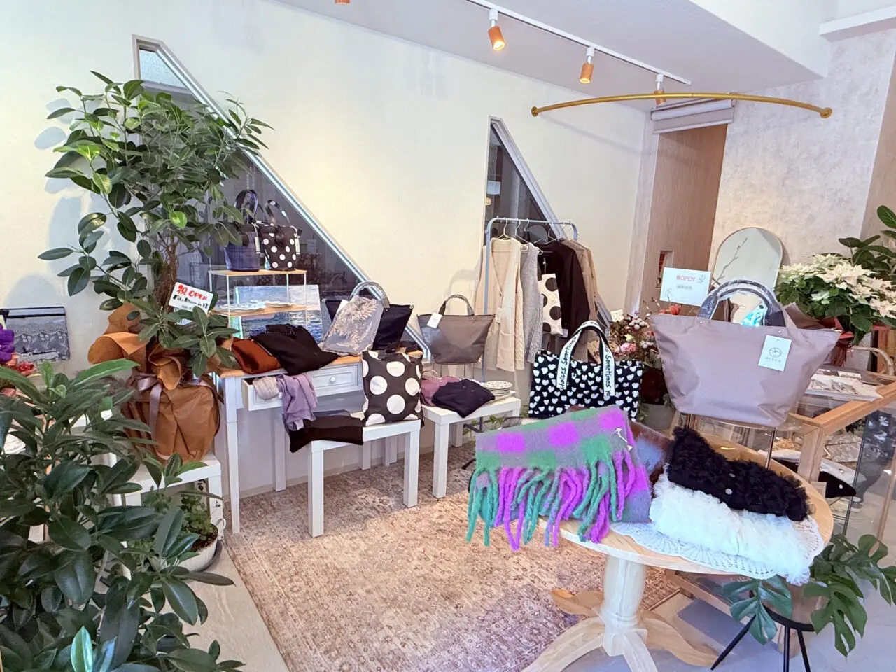 2025年11月21日にオープンしたカフェ×雑貨×レンタルスペースの複合型店舗「Fika Bloom in」の雑貨