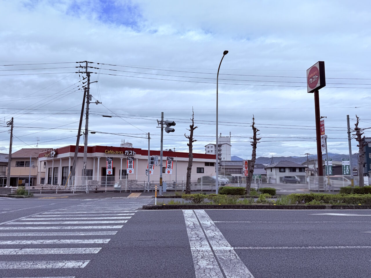 2026年1月19日閉店する「ガスト 土佐道路バイパス店」の外観