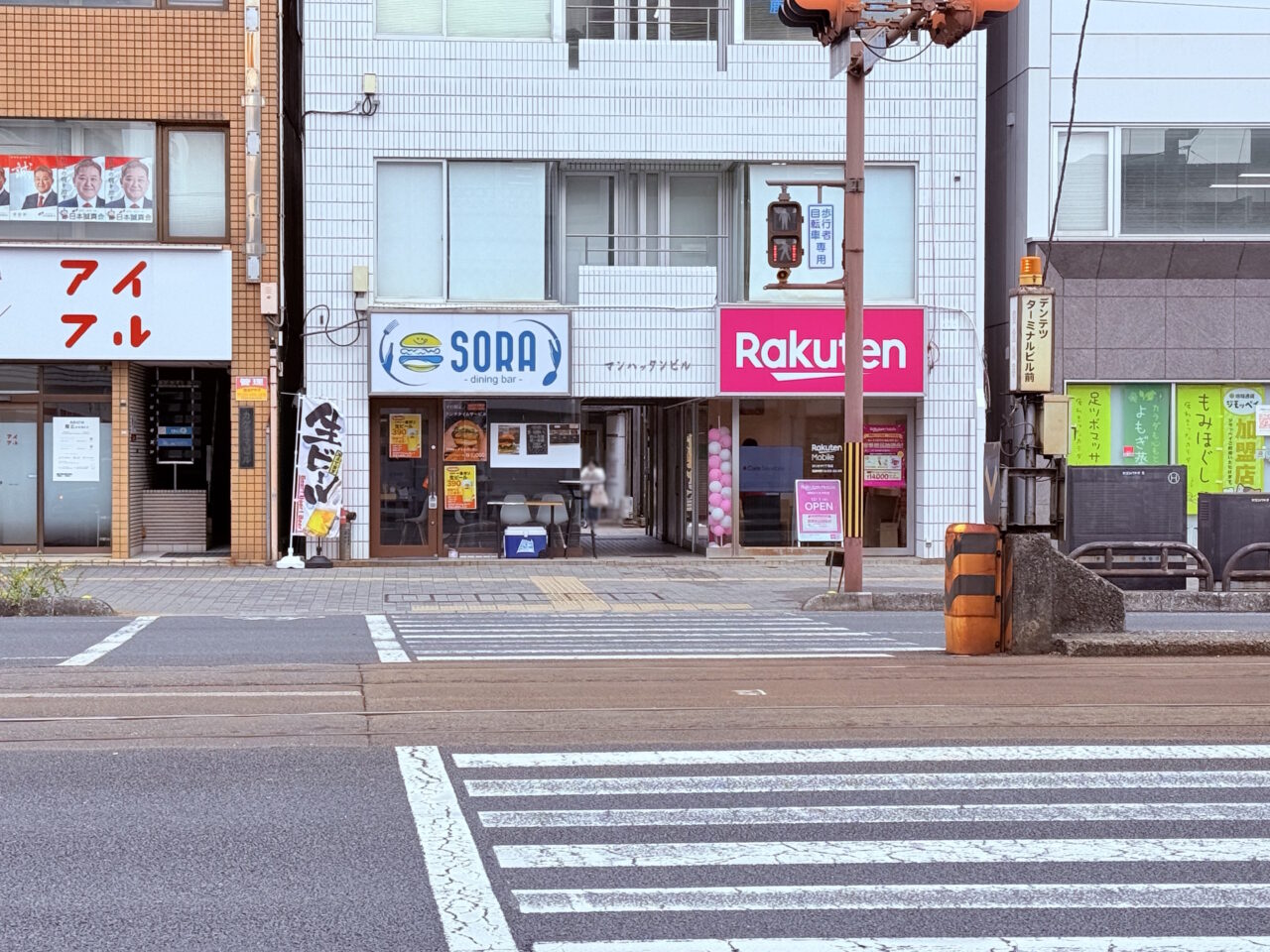 2025年12月1日にオープンした「楽天モバイル 高知はりまや町店」の外観