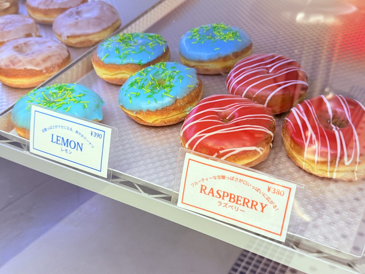 2025年11月8日に高知市中宝永町にグランドオープンした「UNPLUGGED Burger&Donuts」で販売されている「YAIRO DONUTS」のドーナツ