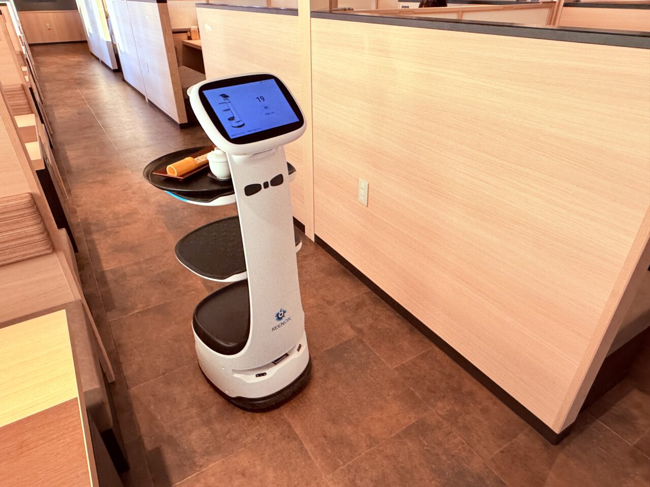 2026年2月11日にグランドオープンした「寿司・しゃぶしゃぶ ゆず庵 高知店」の店内の様子