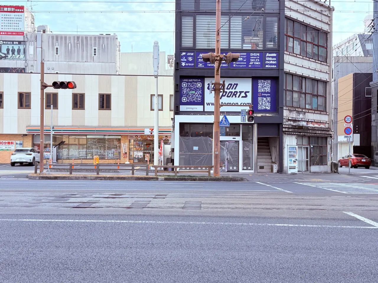 堀詰駅前の「77Sweets shop 高知店」の周辺の様子