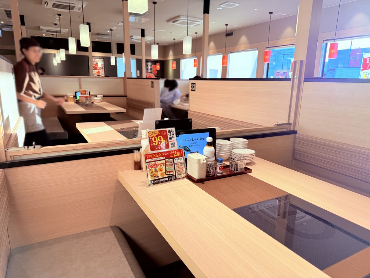 2026年2月11日にグランドオープンした「寿司・しゃぶしゃぶ ゆず庵 高知店」の店内の様子