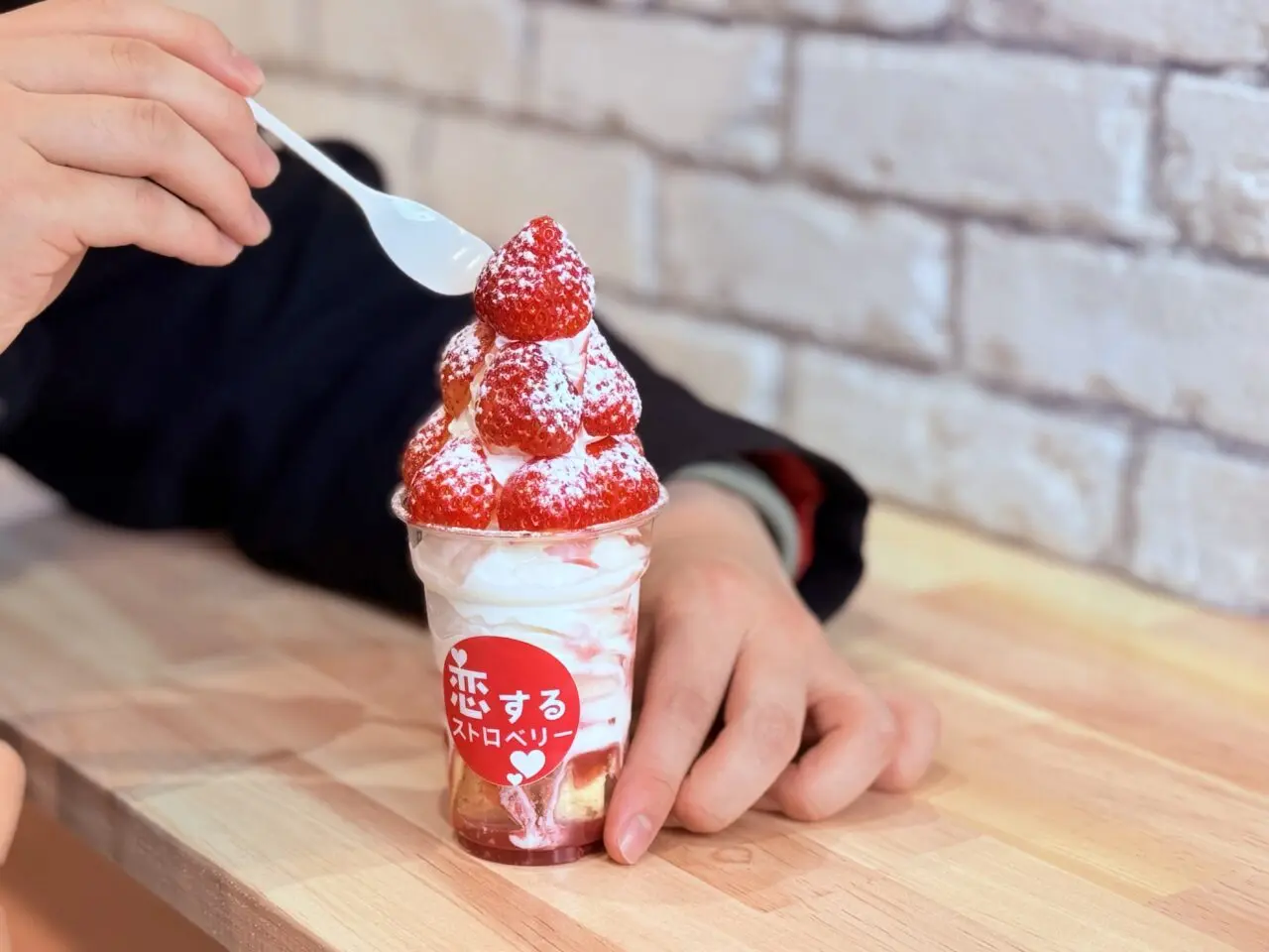 堀詰駅前の「77Sweets shop 高知店」の「いちごデラックス」