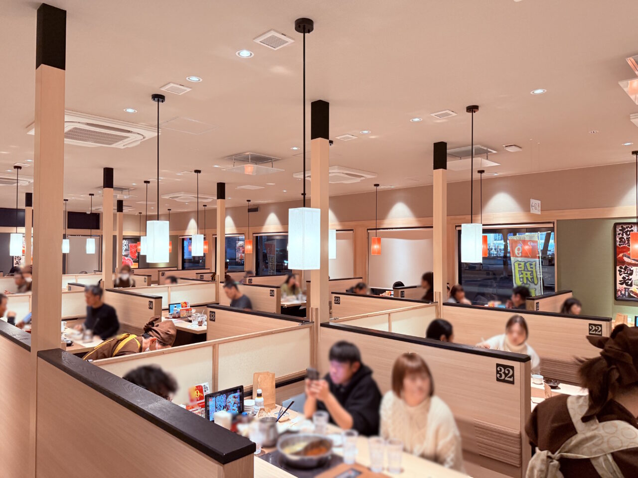 2026年2月11日にグランドオープンした「寿司・しゃぶしゃぶ ゆず庵 高知店」の店内の様子