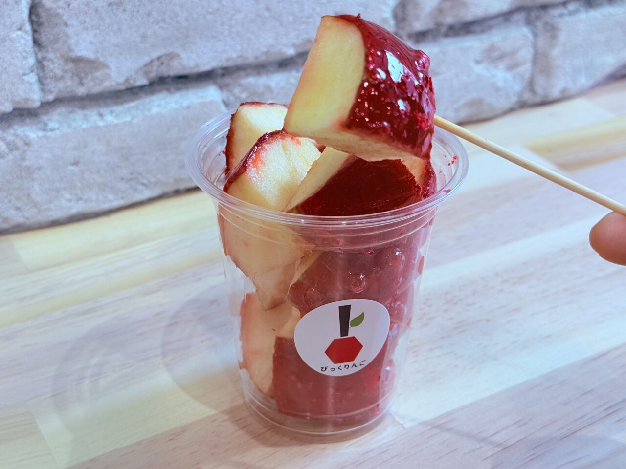 堀詰駅前の「77Sweets shop 高知店」の「びっくりんご」