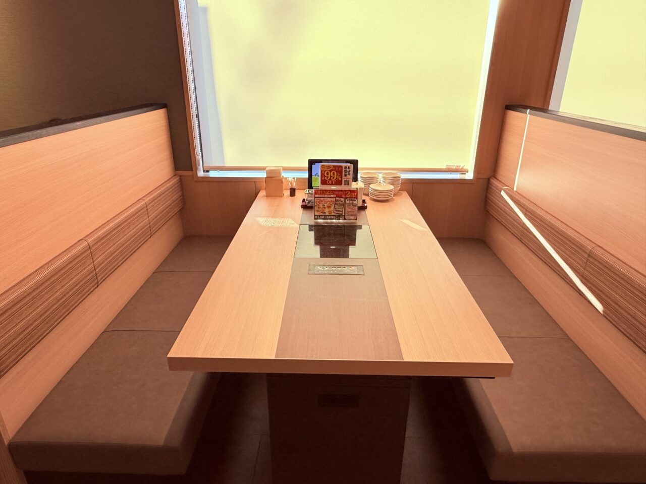 2026年2月11日にグランドオープンした「寿司・しゃぶしゃぶ ゆず庵 高知店」の店内の様子