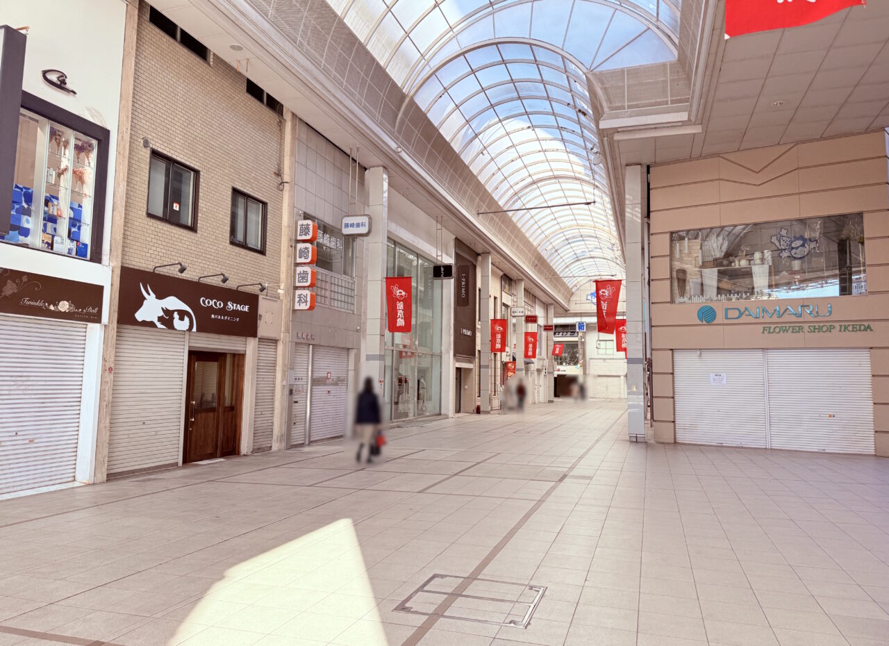 洋食屋「JOIN」の移転予定地「肉バル&ダイニング CoCostage」跡地の周辺の様子