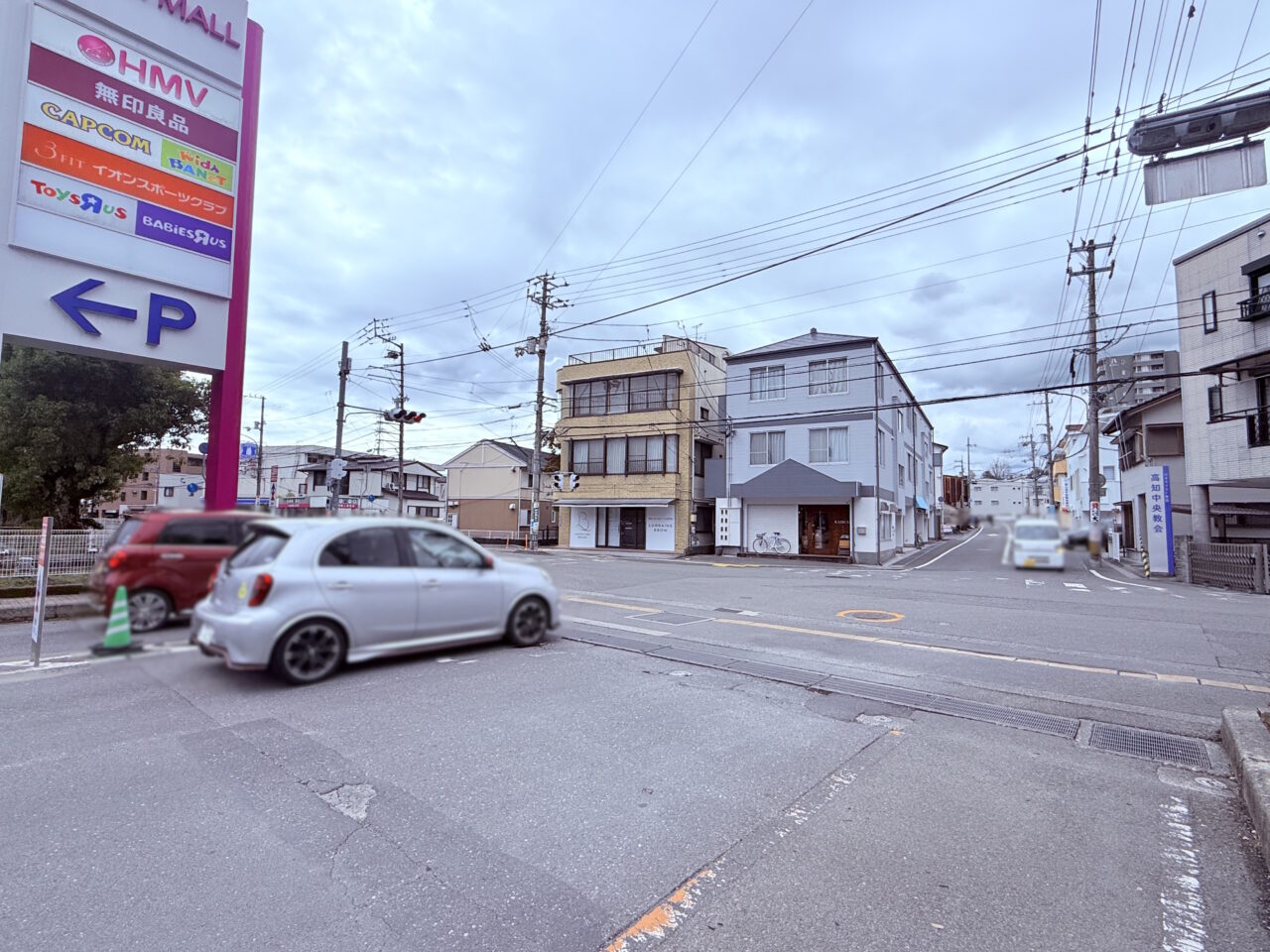 イオンモール高知前にオープンした眉毛とまつ毛パーマの専門店「ロレインブロウ 高知店」