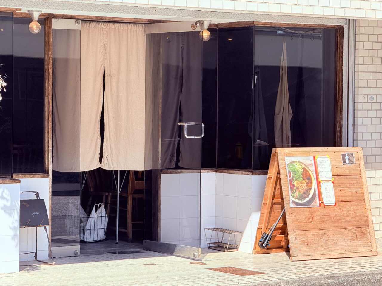 移転のため2026年3月27日に営業終了する「ヌイアパートメント」の外観