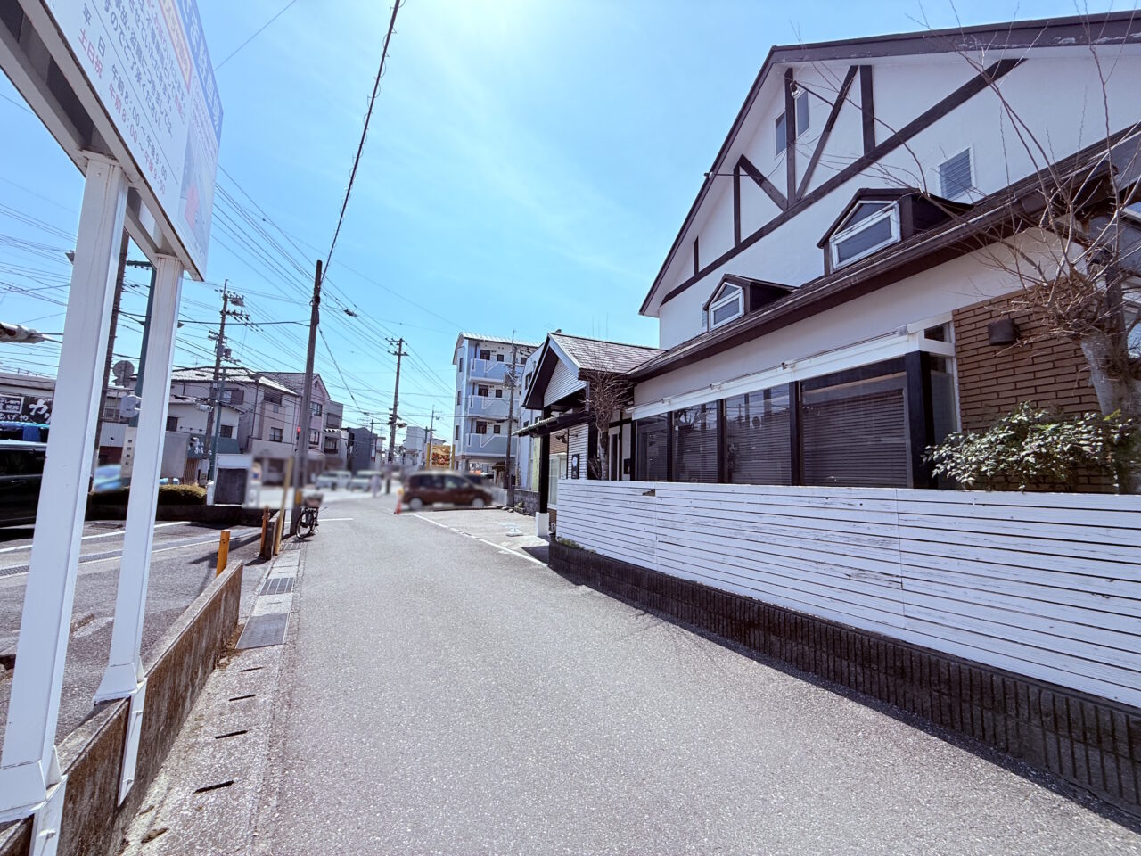 2026年3月29日に閉店予定の「トンテキ専門の小さなレストランtonton」の外観