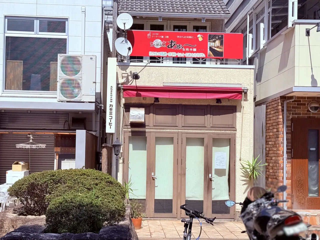 2026年3月13日に閉店した「洋ふう食堂 トラとフライパン」の外観（南側）