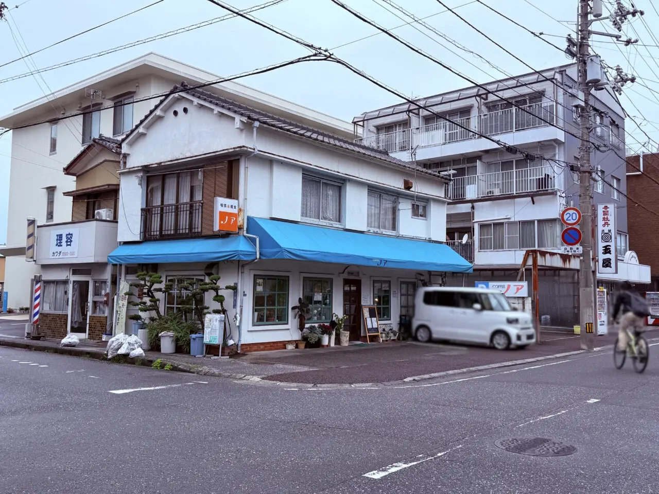 2026年4月末から一時休業に入る高知市知寄町の老舗「喫茶ノア」の外観