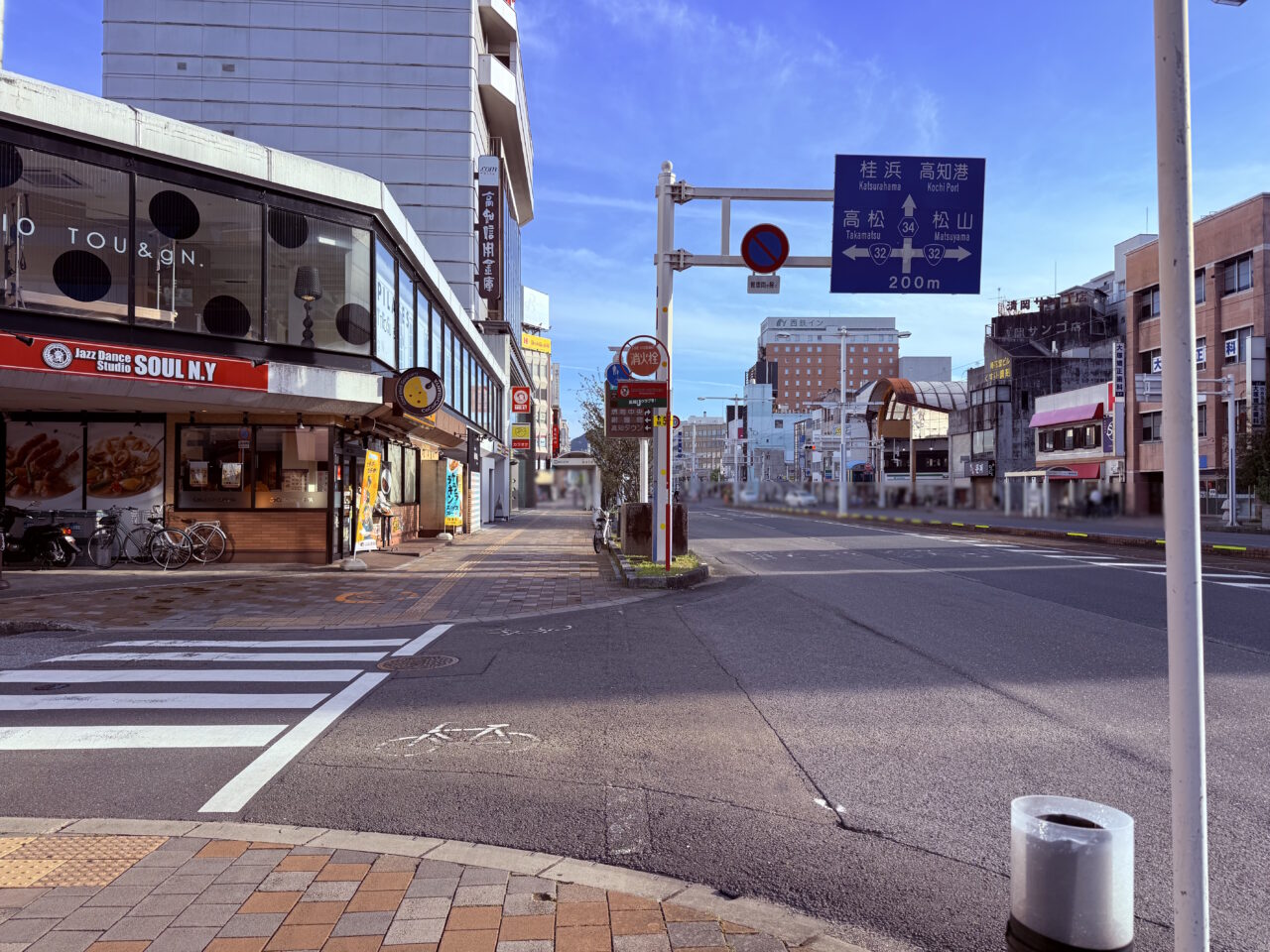 2026年4月27日にオープン予定の居酒屋「鶏十兵衛 高知店」の周辺の様子