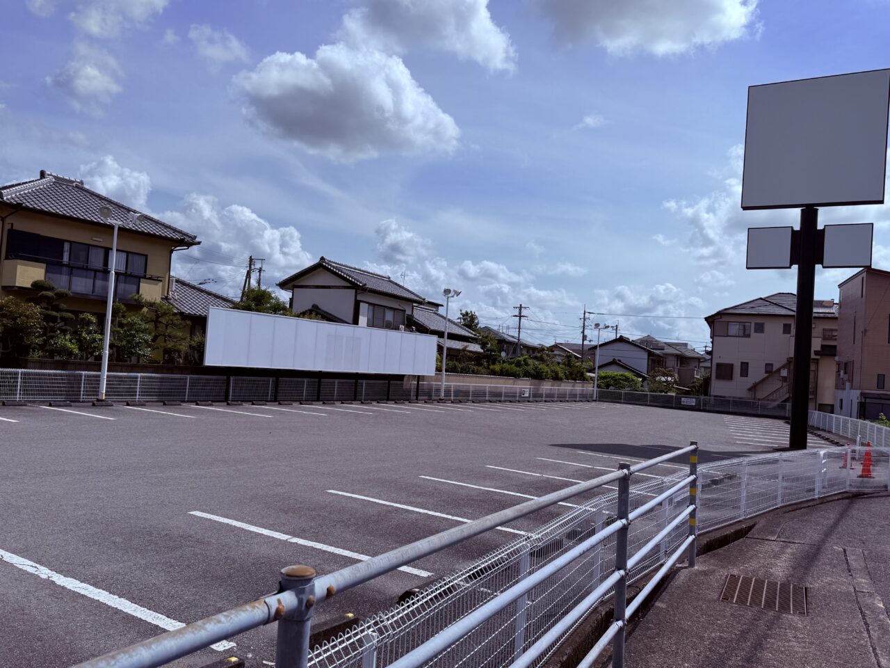 2026年4月19日に閉店した「ユニクロ 土佐道路店（城山町）」の様子