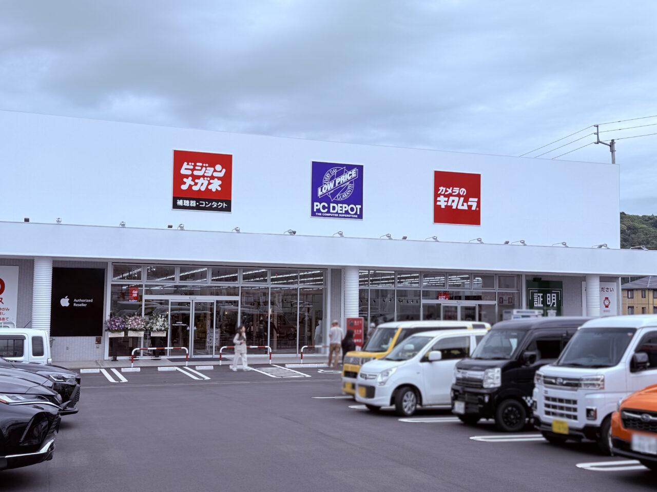2026年4月17日にリニューアルオープンした「カメラのキタムラ 高知・土佐道路店」の外観