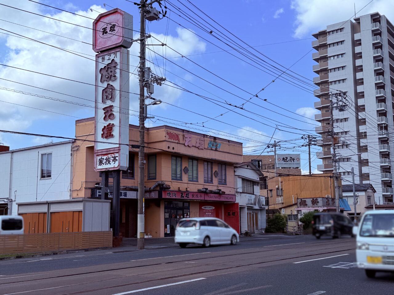 2026年5月6日に閉店した高知市旭町の「焼肉天壇 家族亭」の外観