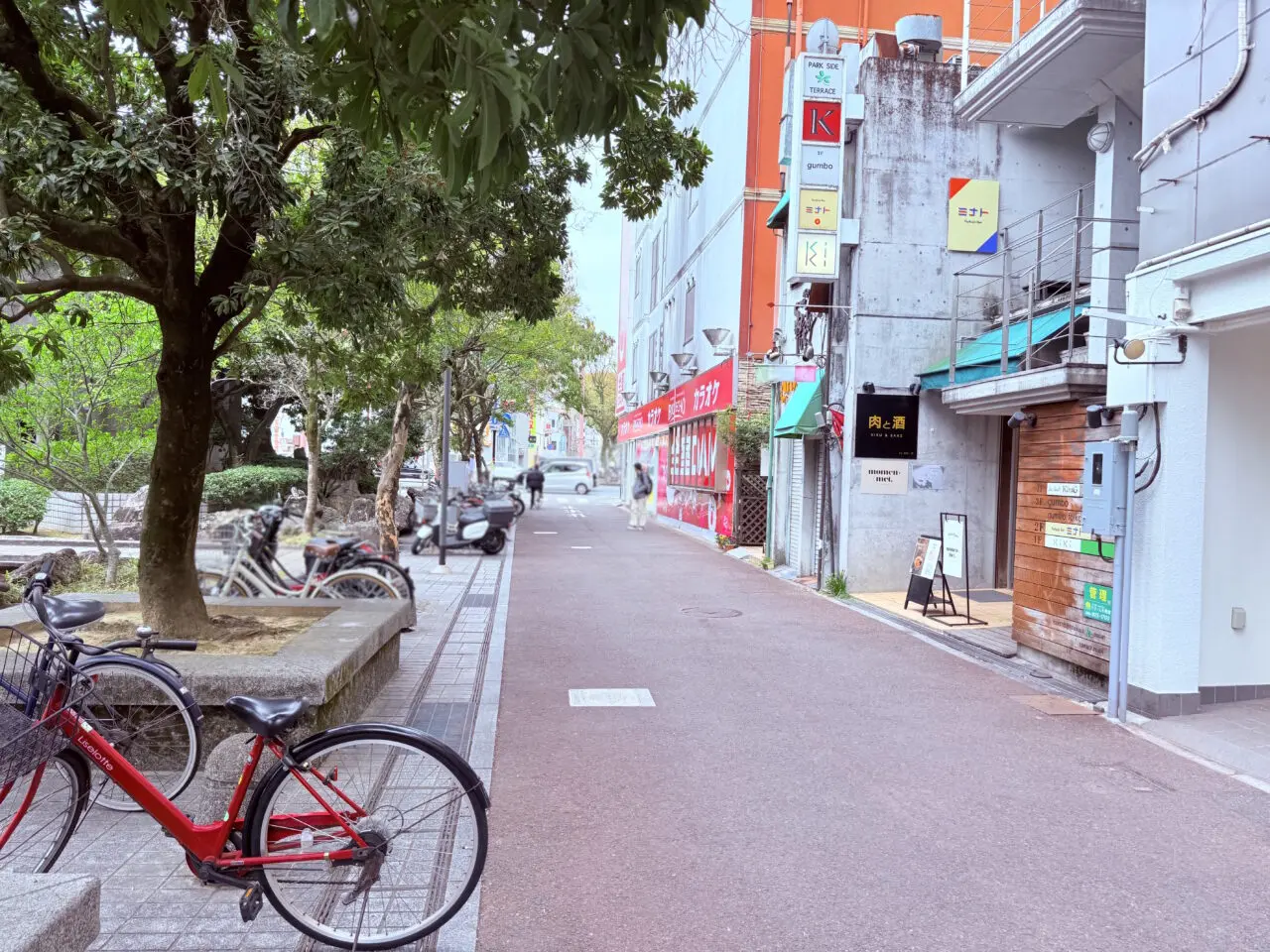2026年3月17日にオープンした間借りランチのお店「momen+met.(モーメンタスメット)」の外観