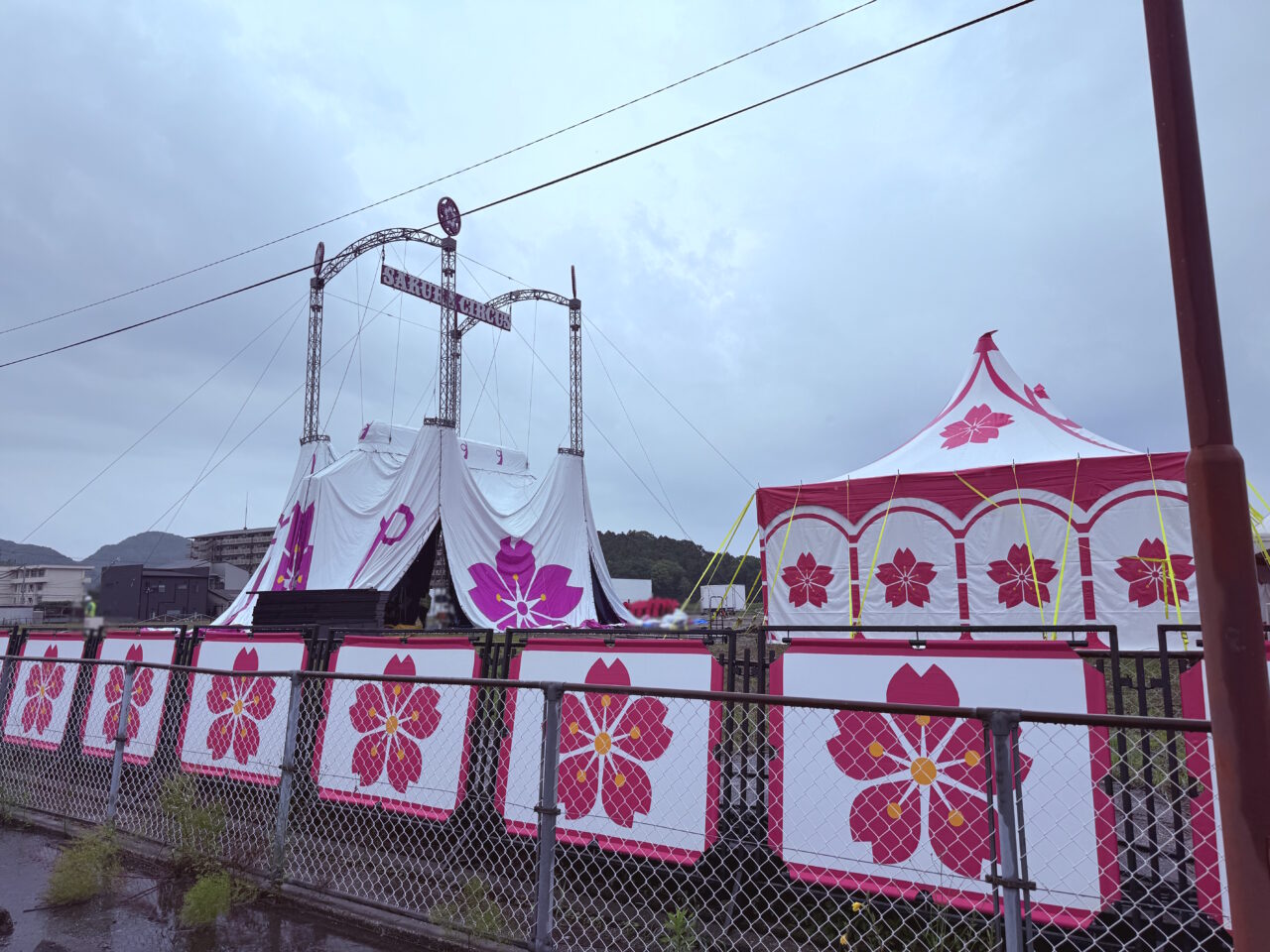 2026年7月11日から11月15日まで「キャンディサーカス」公演される高知市大津乙会場の様子