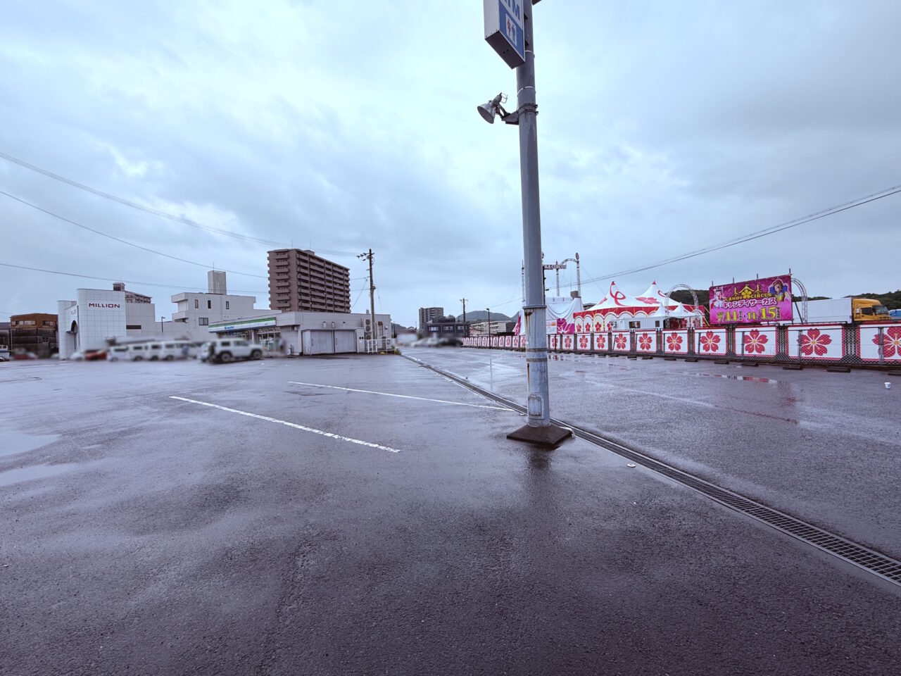 2026年7月11日から11月15日まで「キャンディサーカス」公演される高知市大津乙会場の様子