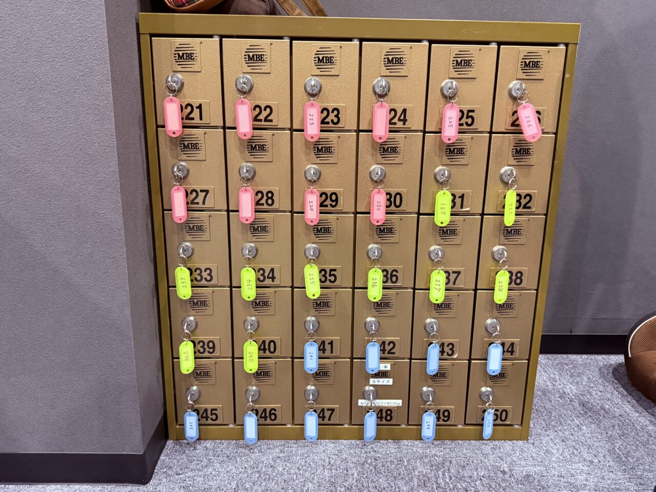 2026年4月18日にオープンした「高知eスポーツGYM」の施設内の様子