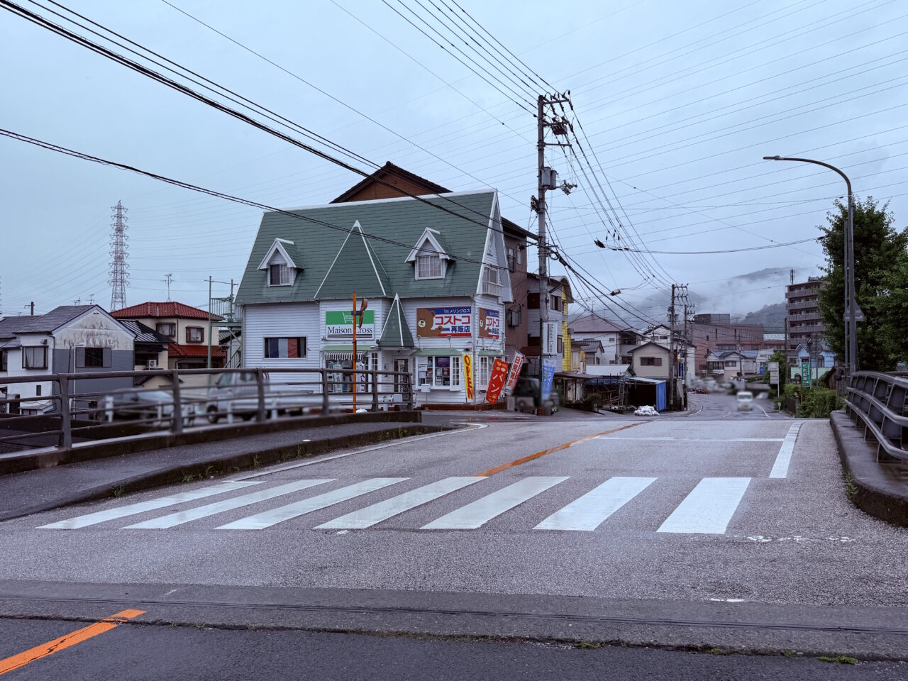 高知のコストコ再販店「メゾンクロス(Maison Cross)」の外観