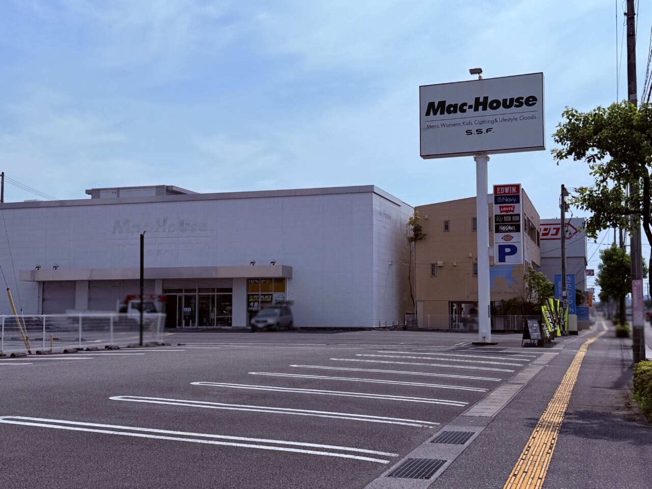 2026年秋にオープン予定の「FIT PLACE24 高知インター店」の外観
