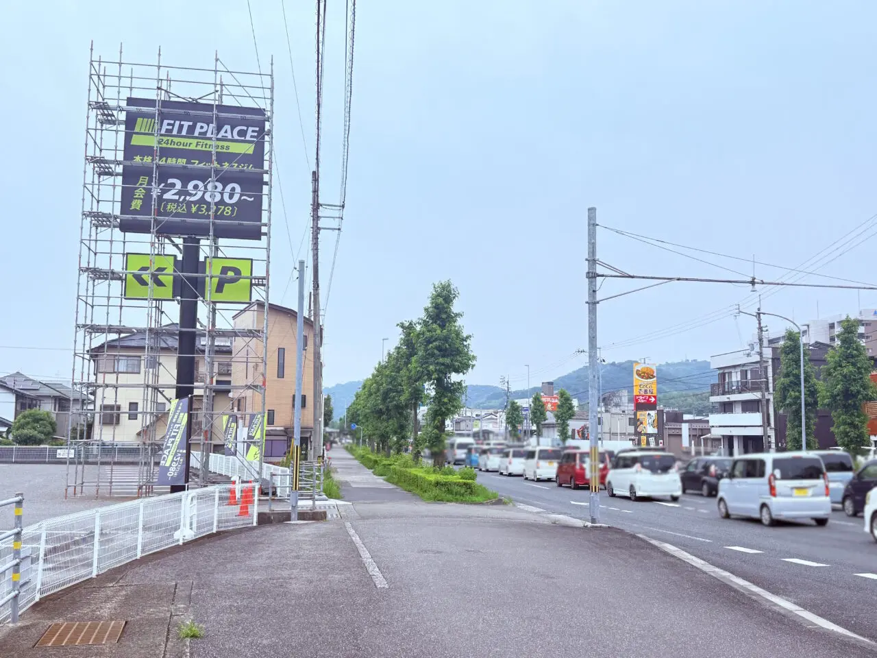 2026年7月21日にグランドオープンする「FIT PLACE24 土佐道路店」の外観