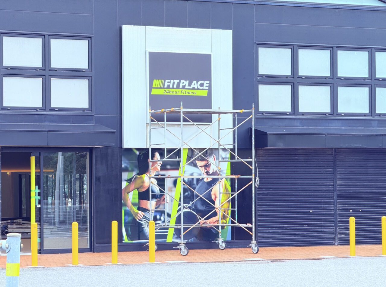 2026年7月21日にグランドオープンする「FIT PLACE24 土佐道路店」の外観