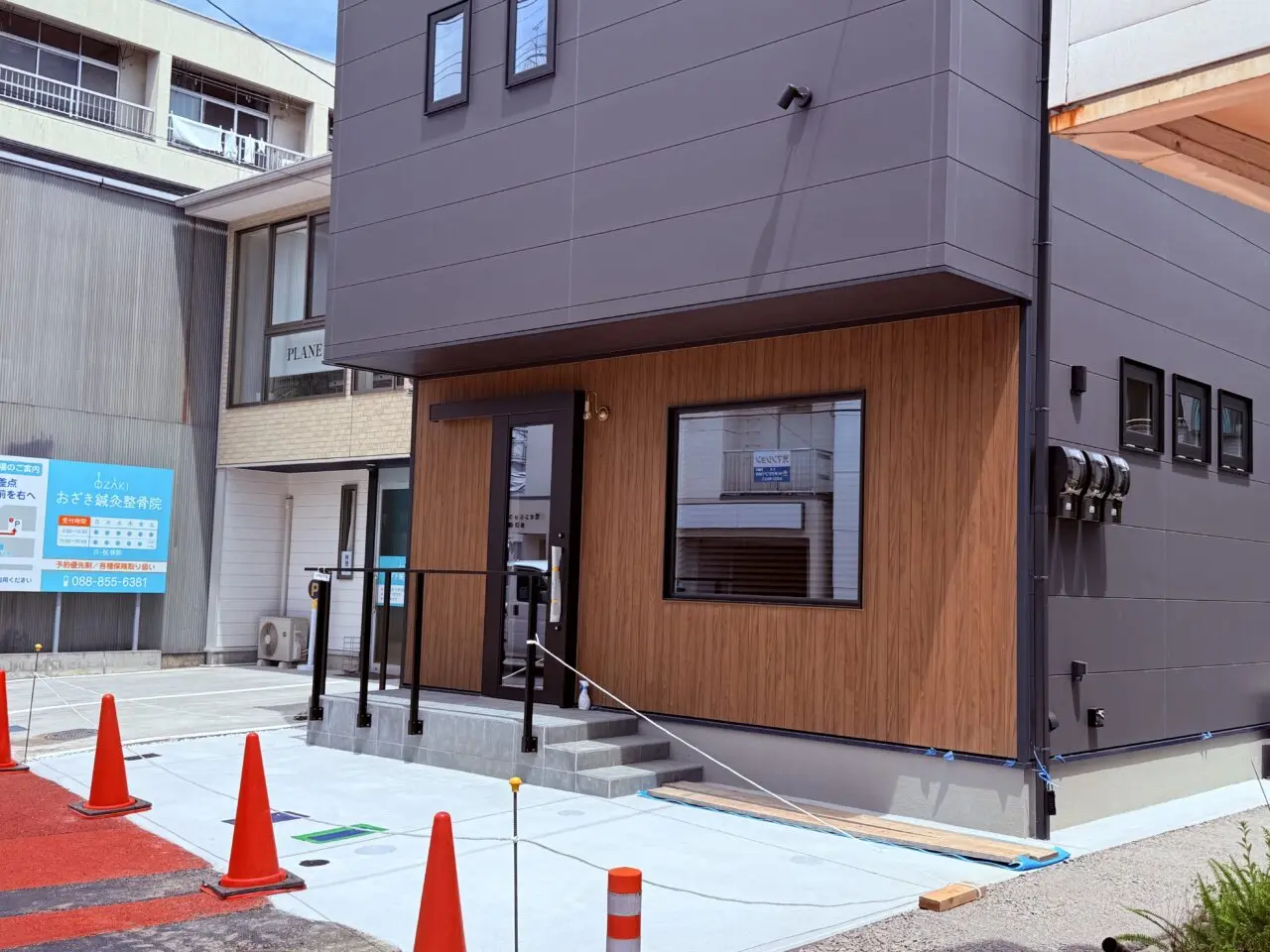 2026年7月19日にオープンした「鍋焼きラーメンのがろ〜 本店」の外観