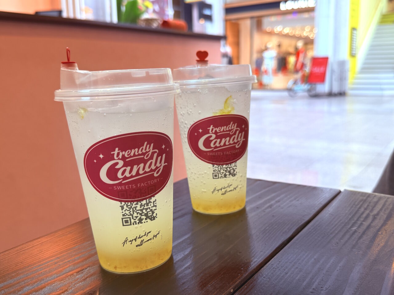 2026年7月1日に帯屋町商店街にオープンした「トレンディキャンディ」のゆずスカッシュ