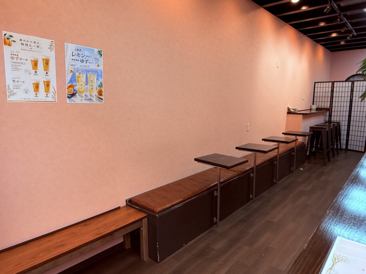 2026年7月1日に帯屋町商店街にオープンした「トレンディキャンディ」の店内の様子