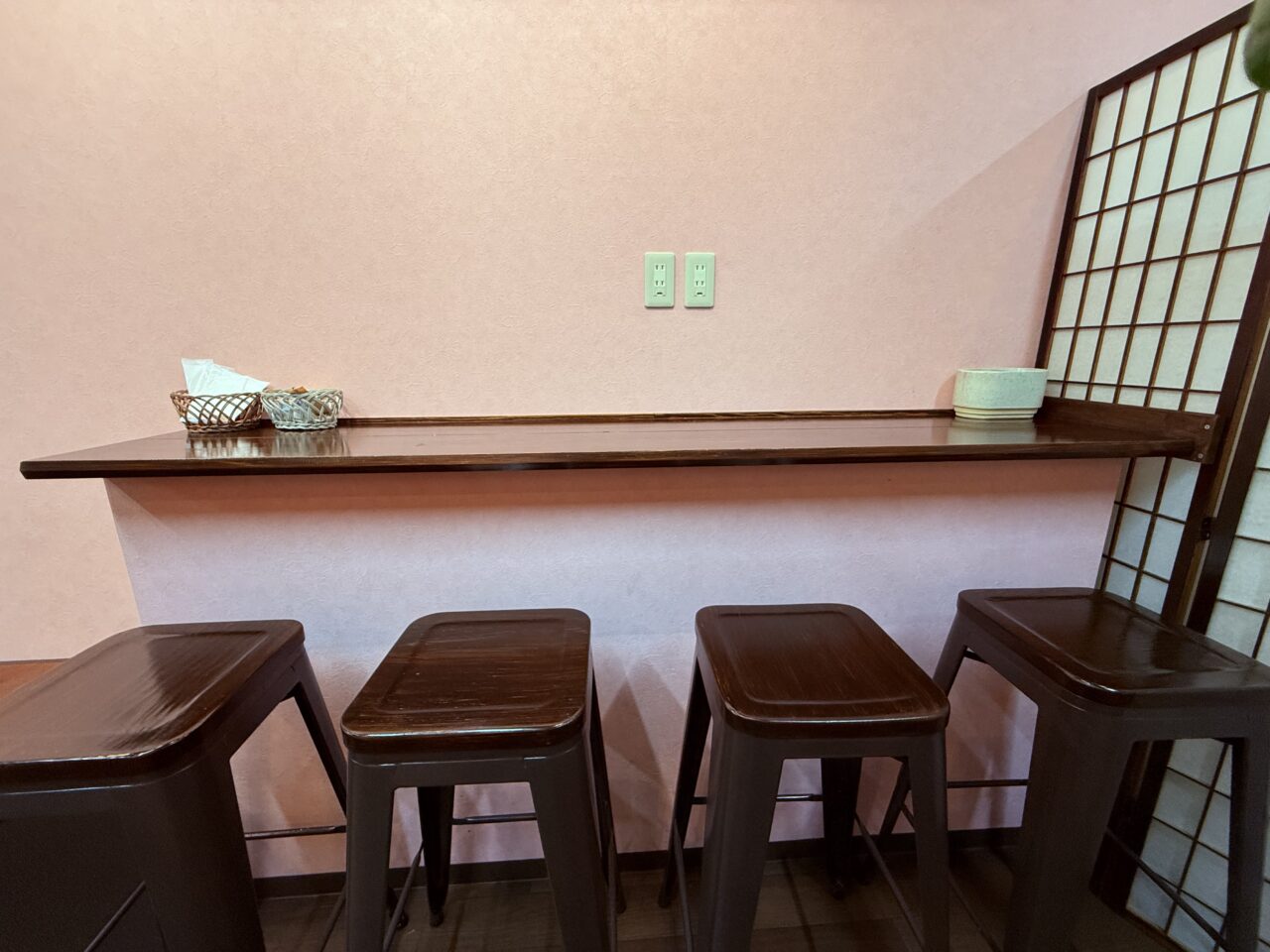 2026年7月1日に帯屋町商店街にオープンした「トレンディキャンディ」の店内の様子