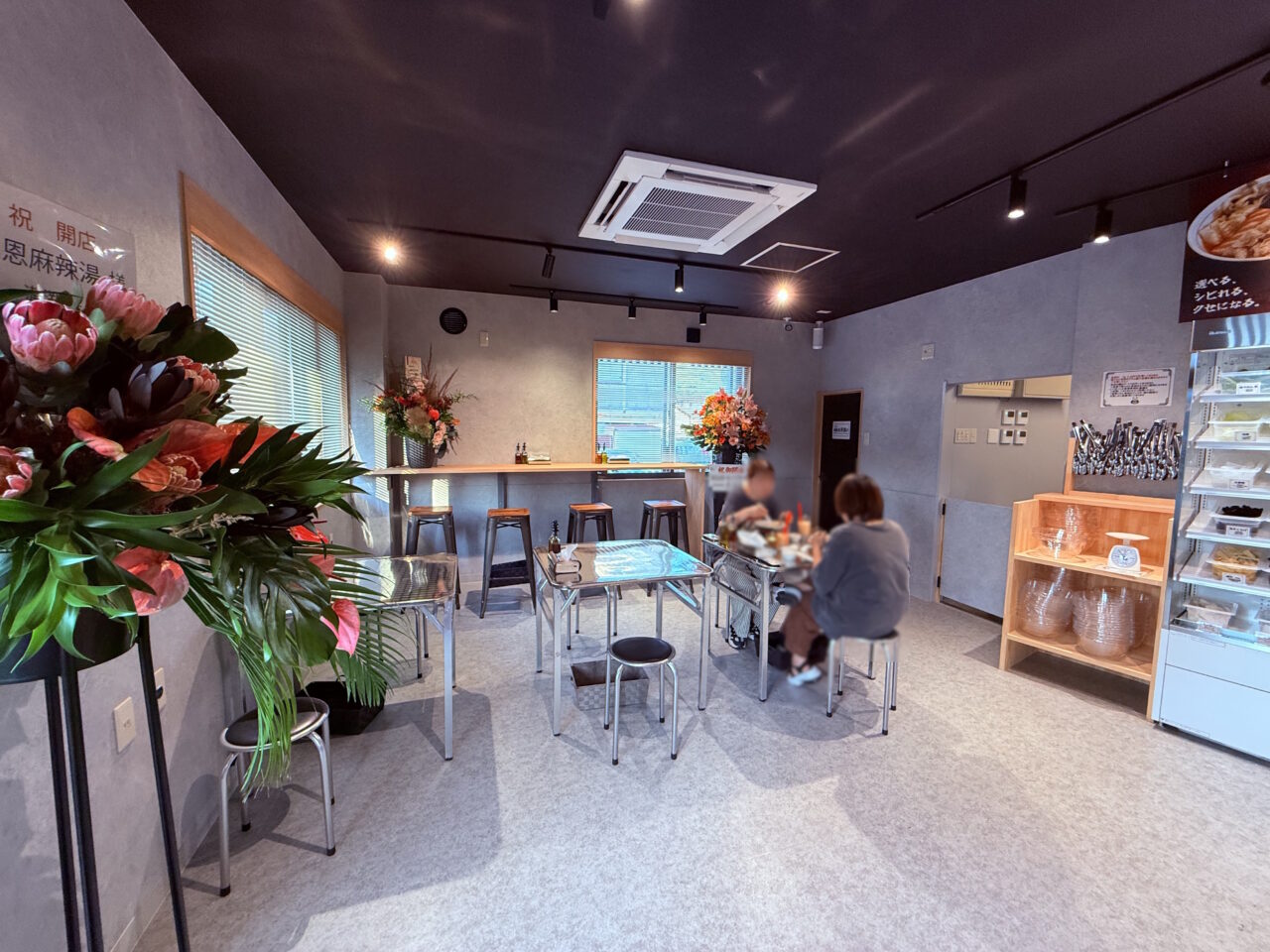 2026年8月1日にオープンした麻辣湯専門店「福恩麻辣湯 高知河ノ瀬店」の店内の様子