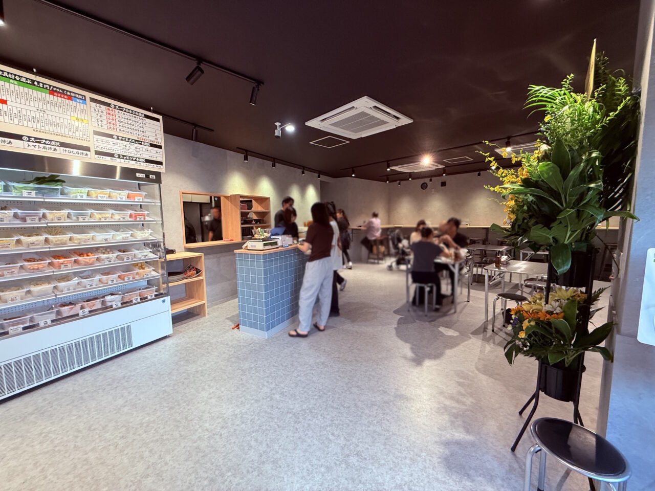2026年8月1日にオープンした麻辣湯専門店「福恩麻辣湯 高知河ノ瀬店」の店内の様子