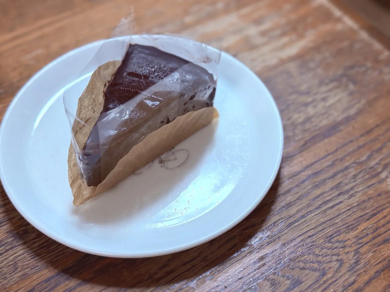 2026年9月27日に高知市大膳町にオープンした「Cafe NonamE」のガトーショコラ