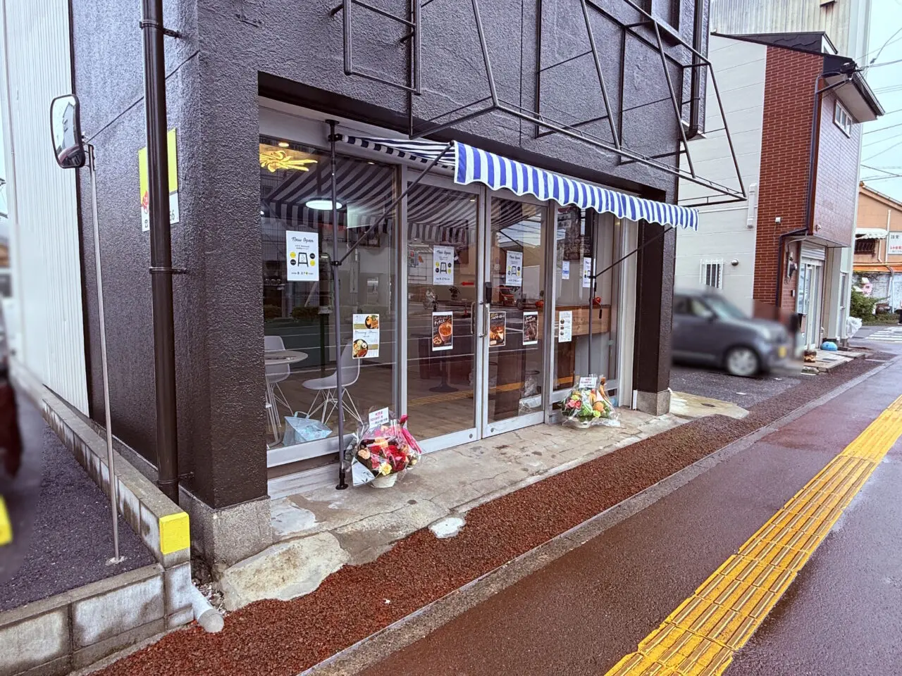 2026年9月27日に高知市大膳町にオープンした「Cafe NonamE」の外観
