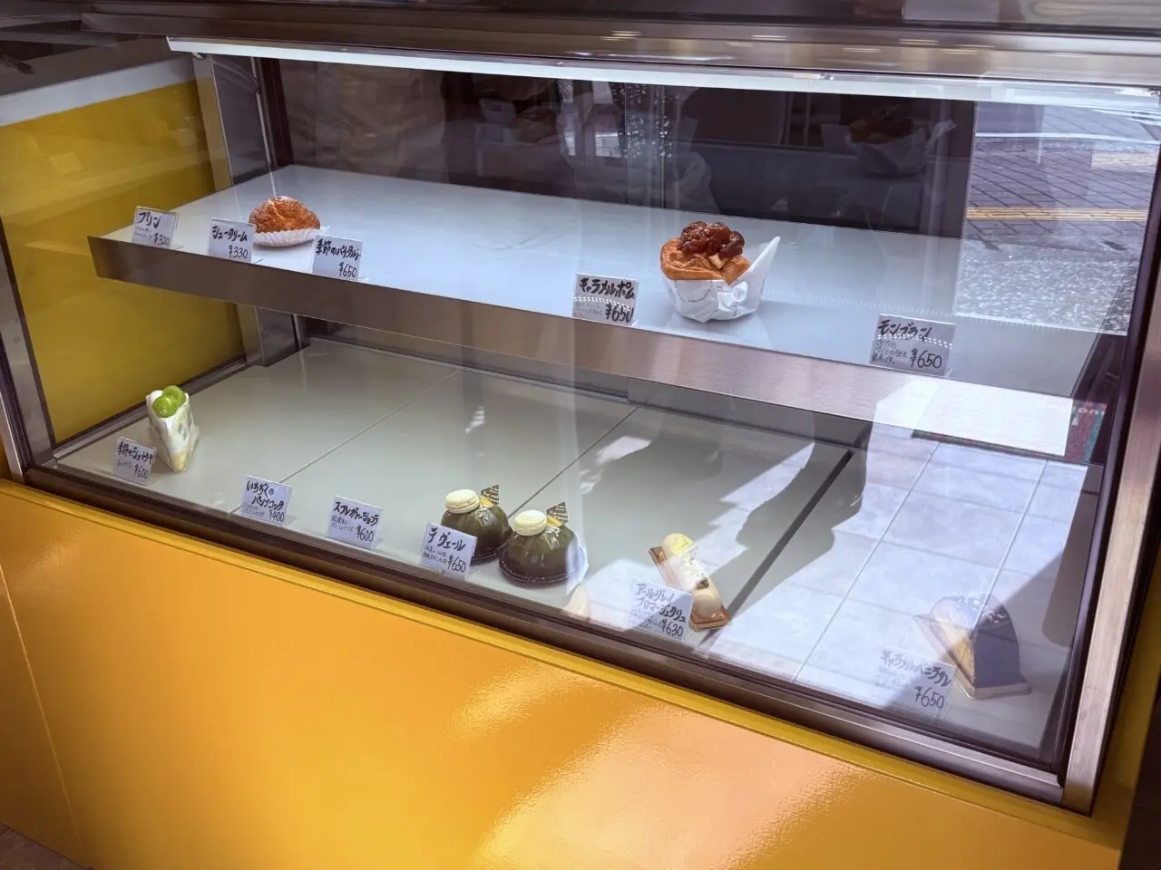 2026年9月12日に城山町にグランドオープンした「La pâtisserie 逢」の店内