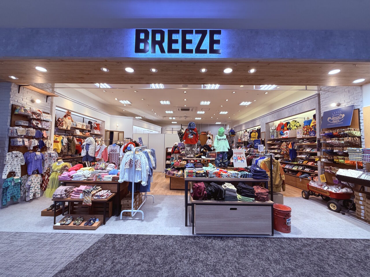 2026年10月9日にリニューアルオープンする「BREEZE イオンモール高知店」