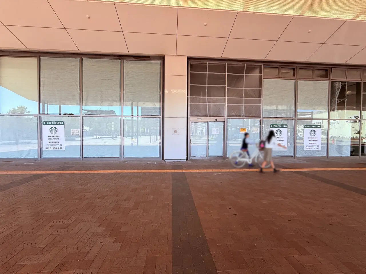 2026年12月下旬に「スターバックス JR高知駅店（仮）」がオープンする予定の「COCOCHIコーヒー」跡地